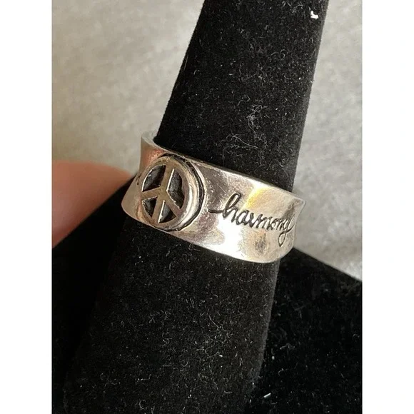 925 LA Stamped Sterling Silver Peace Love Harmony Engraved Ring Size 9 - Picture 5 of 11